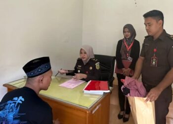 Satreskrim Polres Tanggamus Limpahkan Tiga Tersangka Pencabulan Dan Persetubuhan Di Cukuh Balak Ke Kejaksaan