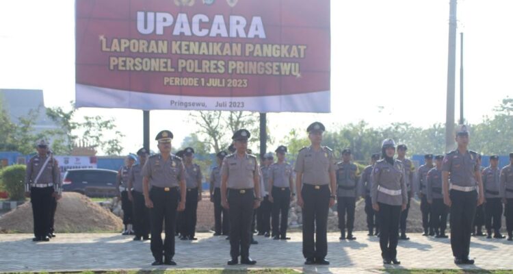 14 Personel Polres Pringsewu Yang Naik Pangkat Disiram Air Kembang