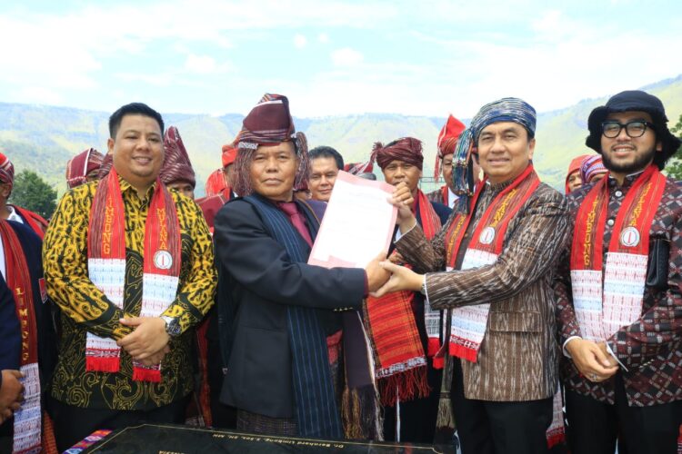 Bupati Samosir Bersama Anggota DPR RI Effendi MS Simbolon Hadiri Peresmian Tuga Limbong Mulana