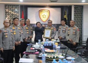 As SDM Irjen Dedi Prasetyo Terima Presisi Award Berkat Keterbukaan Rekrutmen Polri