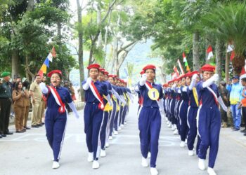 Bupati Samosir Lepas Lomba Gerak Jalan Dalam Memeriahkan HUT Ke-78 RI