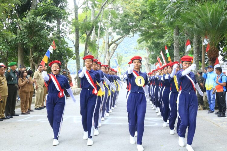 Bupati Samosir Lepas Lomba Gerak Jalan Dalam Memeriahkan HUT Ke-78 RI