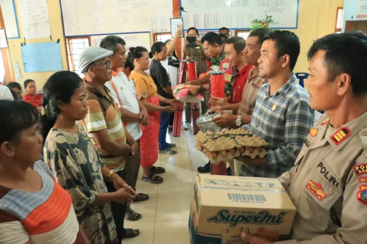 Bupati Samosir Lepas Lomba Gerak Jalan Dalam Memeriahkan HUT Ke-78 RI