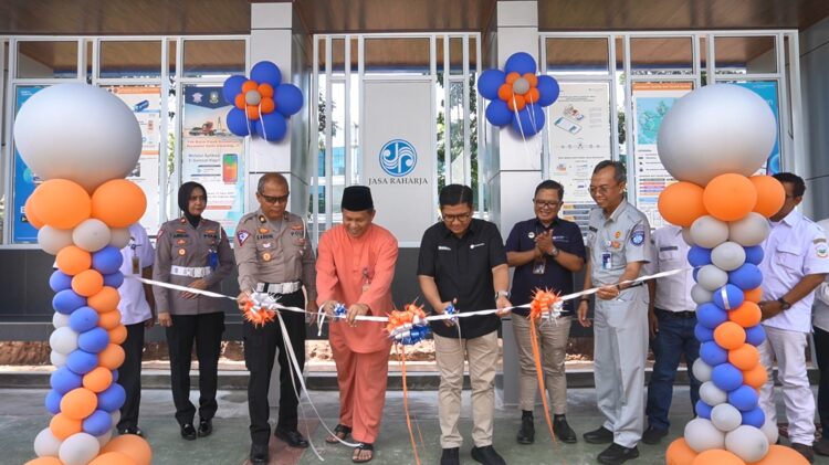 Bupati Samosir Lepas Lomba Gerak Jalan Dalam Memeriahkan HUT Ke-78 RI