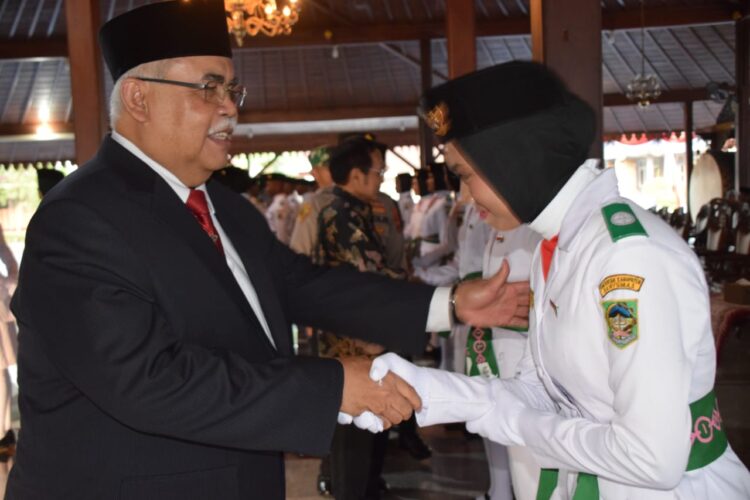 Sekda Banyumas Kukuhkan 35 Anggota Paskibraka