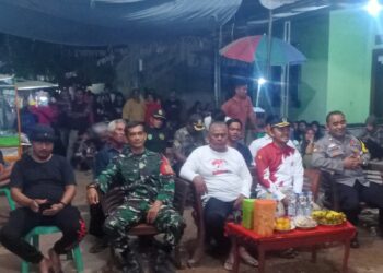 Anggota Bhabinkamtibmas Polsek Ciasem Polres Subang Santuni Dusun Babakan RT 03/06 Desa Binaan Ciasem Baru