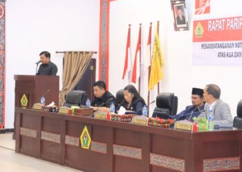 Bupati Samosir Serahkan Piala Bergilir Bupati Cup Samosir Kepada Antap FC