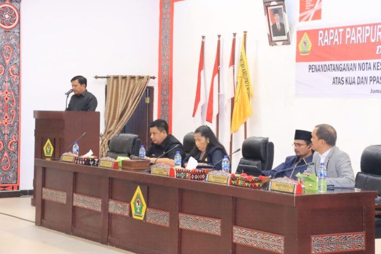 Bupati Samosir Serahkan Piala Bergilir Bupati Cup Samosir Kepada Antap FC