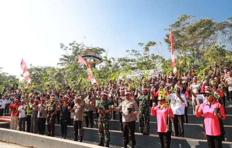 Kapolda Jateng Tanam Ribuan Pohon Di Kawasan Penyangga Air Gunungpati Semarang