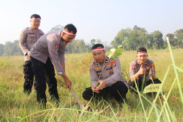 Kapolda Jateng Tanam Ribuan Pohon Di Kawasan Penyangga Air Gunungpati Semarang
