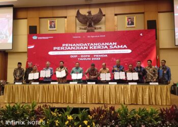 Bupati Samosir, Dirjen Pajak dan Dirjen  Perimbangan Keuangan Tandatangani PKS Optimalisasi Pemungutan Pajak Pusat dan Pajak Daerah