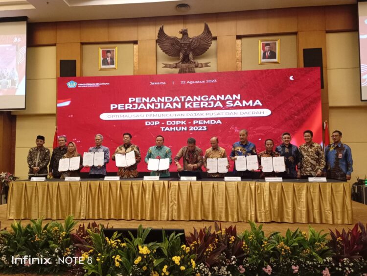 Bupati Samosir, Dirjen Pajak dan Dirjen  Perimbangan Keuangan Tandatangani PKS Optimalisasi Pemungutan Pajak Pusat dan Pajak Daerah
