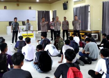 Bupati Tanggamus Menghadiri Sosialisasi Sekaligus Me-launching Anjungan Dukcapil Mandiri (ADM)