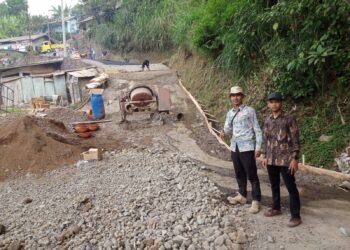 Samisade Desa Kuta Bangun Jalan Pakancilan Dengan Pengaspalan