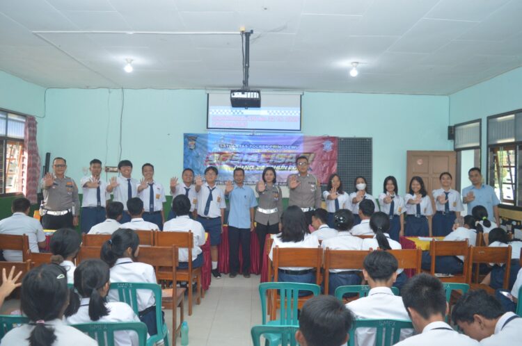 Satlantas Polres Pringsewu Edukasi Tertib Berlalulintas di SMP Xaverius