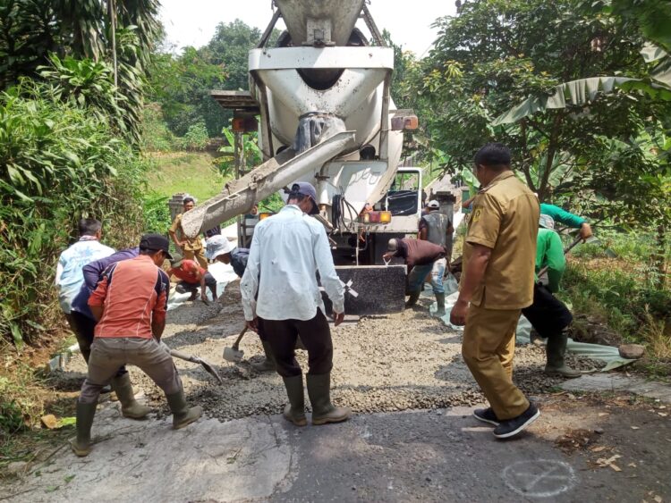 Pemdes Cilember, Kecamatan Cisarua Gunakan Dana Samisade di 3 Titik Kegiatan