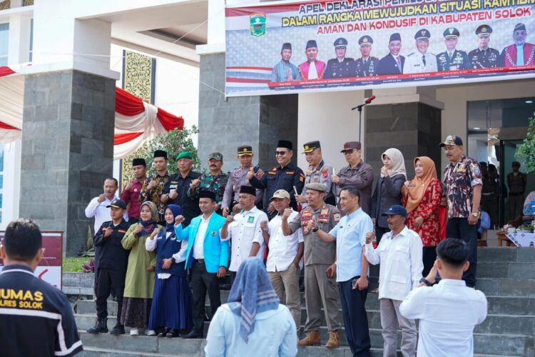 Bupati Jadi Pembina  Apel Deklarasi Pemilu Damai Tahun 2024 di Kabupaten Solok