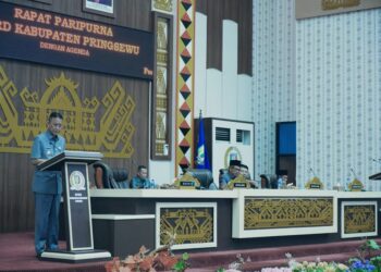 Penjabat Bupati Pringsewu Sampaikan Ranperda Perubahan APBD 2023