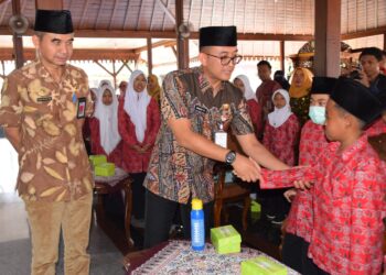 Plh Bupati Tanggamus Melaunching Penyaluran Bantuan Beras Pangan Nasional