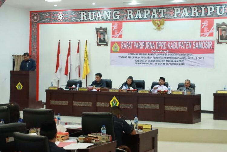 Bupati Samosir Bersama DPRD Sahkan PERDA P-APBD 2023