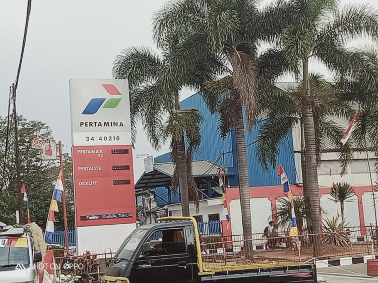 Viral! Penyimpangan BBM Bersubsidi Jenis Solar di SPBU 34.40210 Caringin