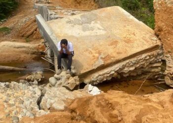 Jembatan Rura Tarutung Roboh di Desa Hutaimbaru, Sim Salabim Bangunan Asal Jadi ?