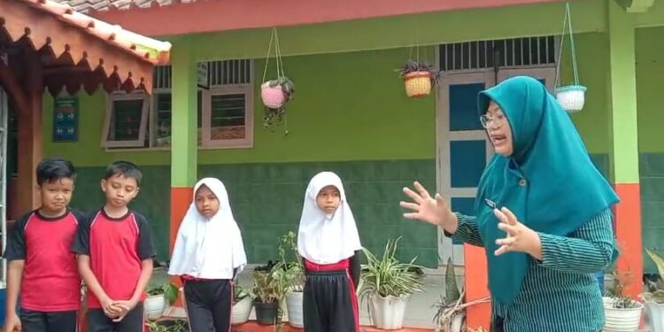 Guru SD Negeri 2 Binangun Lolos Level 4 PembaTIK