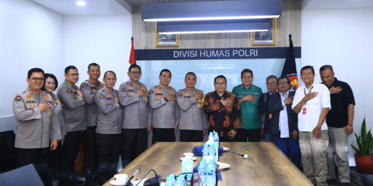 Kapolda Jateng Sebagai Kaopsda Ops Mantap Brata: “Hari Ini Telah Dilakukan Deklarasi Pemilu Damai Oleh Wartawan Di Jawa Tengah”
