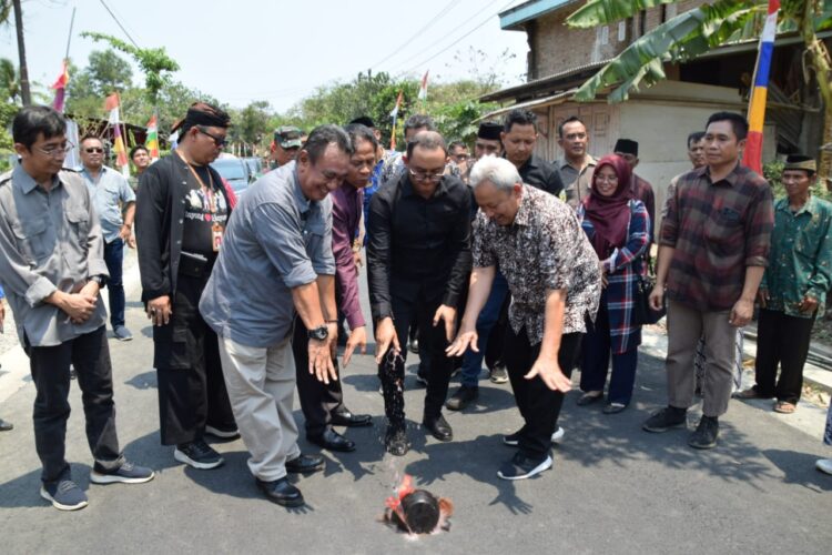 Sat Lantas Polres Tanggamus Olah TKP dan Evakuasi Korban Laka di Pekon Kagungan