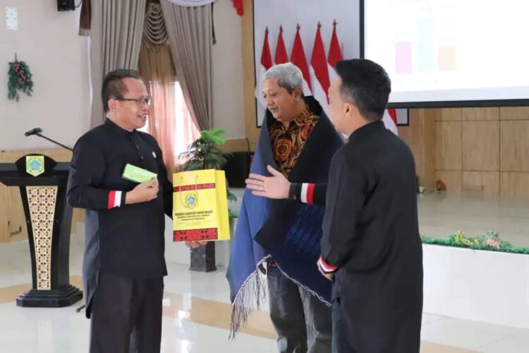 Sekda Pakpak Bharat Jalan Berutu Laksanakan Rapat Pemuktahiran Data Bersama TNP2 K