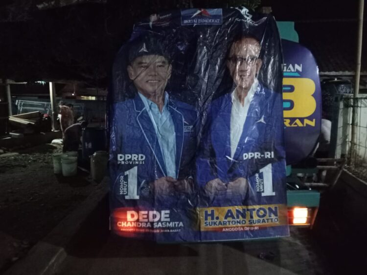 Warga Cikopomayak Ucapkan Terima Kasih Kepada Anggota DPRD Dede Chandra Sasmita, Kirimkan Air Bersih 8500 Liter