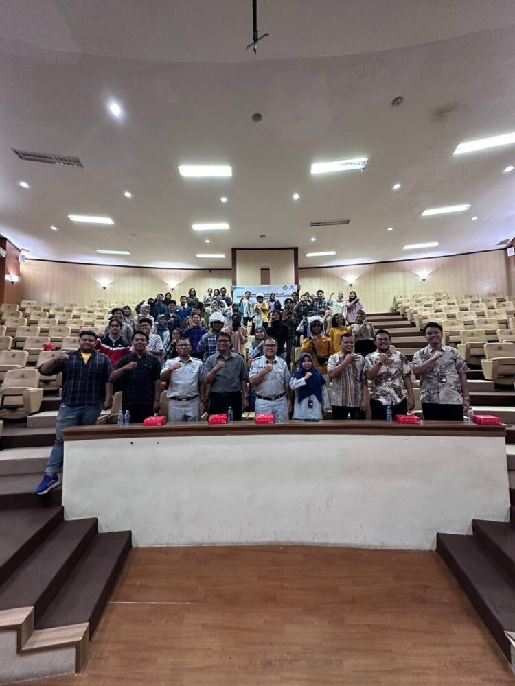 Bhabinkamtibmas Polsek Pugung Goes to School: Polisi Masyarakat Terdekat Dengan Pelajar