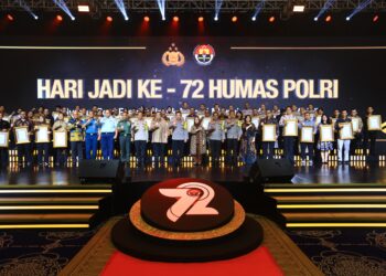 Dua Hadiah Untuk Divisi Humas Polri Dari Kapolri