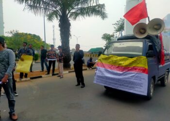 Pemprov Banten Diduga Lalai dan Tidak Tegas Dalam Mengawasi Program Pembangunan, Koalisi LSM Dan Media Cetak & Online Lakukan Aksi Unjuk Rasa