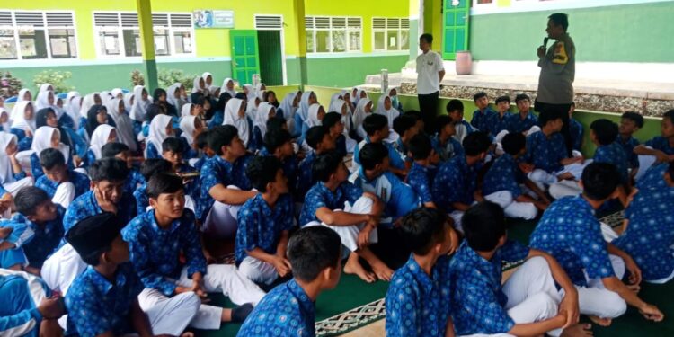 Polsek Talang Padang Bekuk Penadah HP Curian di Pesisir Barat