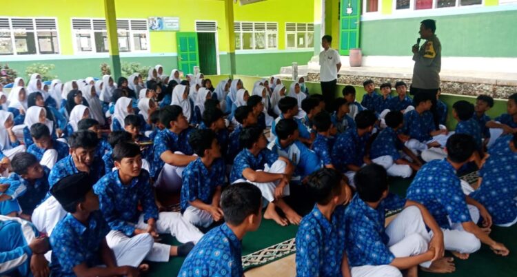 Polsek Talang Padang Bekuk Penadah HP Curian di Pesisir Barat