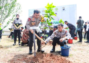 Polda Jateng Tanam Puluhan Ribu Pohon Serentak Mendukung Program Ekonomi Hijau
