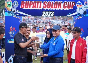 Tabuh Gendrang Membuka Turnamen Bupati Solok Cup Tahun ke-II, Bangkitkan Semangat dan Suportifitas Olahraga Kabupaten Solok!