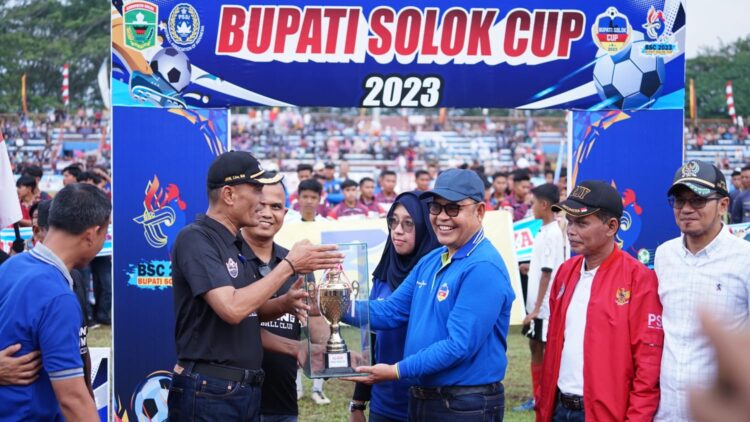 Tabuh Gendrang Membuka Turnamen Bupati Solok Cup Tahun ke-II, Bangkitkan Semangat dan Suportifitas Olahraga Kabupaten Solok!