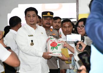 Bantuan Untuk Pengungsi Banjir Bandang Berdatangan, Bupati Samosir Pastikan Pasokan Makanan Untuk Pengungsi Aman