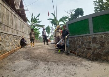Betonisasi Kp Maseng Desa Warungmenteng Dongkrak Perekonomian Warga