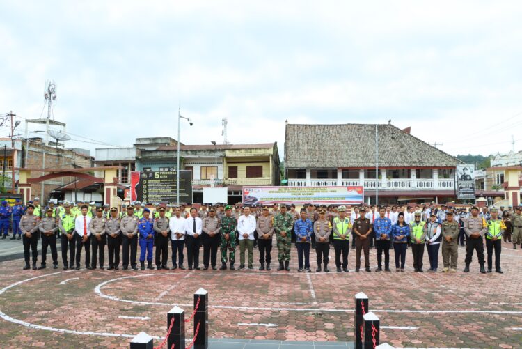 Pemkab Samosir Salurkan Bantuan Kemensos RI Kepada Korban Bencana Banjir Bandang