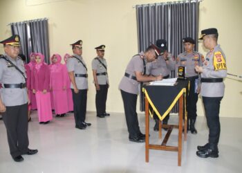 Kapolres Pringsewu Pimpin Upacara Serah Terima Jabatan Kabag Ops dan Kapolsek Sukoharjo