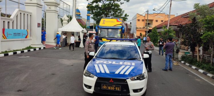 Polresta Surakarta Giatkan Patroli: Kapolresta Surakarta Turun Langsung Pantau Situasi Saat Latihan Tim Peserta Piala Dunia U-17