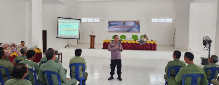 Sat Binmas Polres Pringsewu Berikan Penyuluhan Peningkatan Kapasitas Sat Linmas Menyongsong Pengamanan Pemilu 2024
