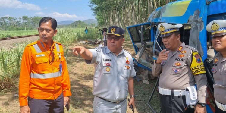 Laka Kereta Api Probowangi Vs Mikrobus Isuzu Elf Di Lumajang Jasa Raharja Jamin Seluruh Korban