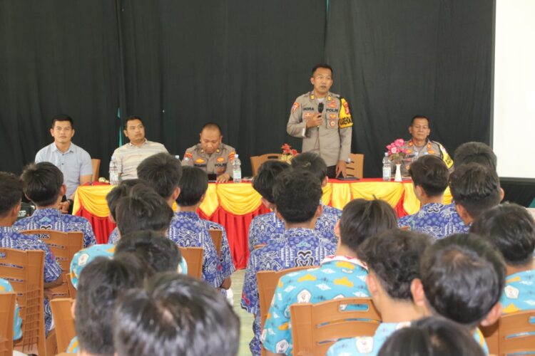 Polsek Jasinga Gencar Berikan Edukasi Bahaya Narkoba dan kenakalan remaja Kepada Siswa SMPN 02 Jasinga