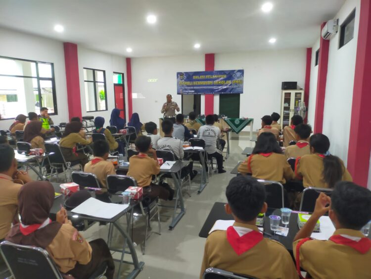 Kasatlantas Polres Pringsewu Pimpin Pelatihan Keterampilan Lalu Lintas untuk Pelajar Pringsewu