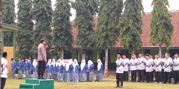 Stop Bullying! Menjadi Pesan Penting Kapolsek Jasinga di Acara HGN dan HUT PGRI Ke-78 di SMAN 1 Jasinga