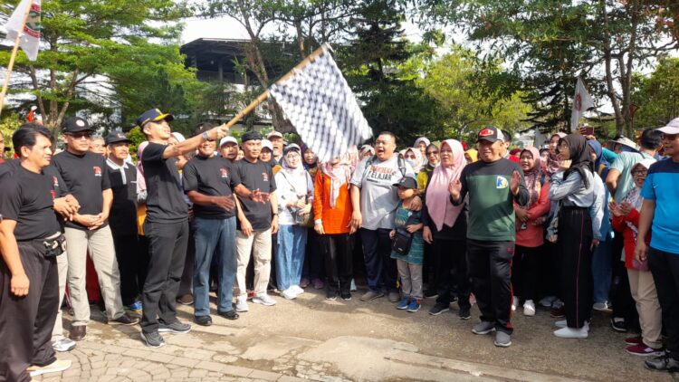 Ribuan Anggota PGRI Jalan Sehat, Kadindik: Guru Sehat PGRI Kuat